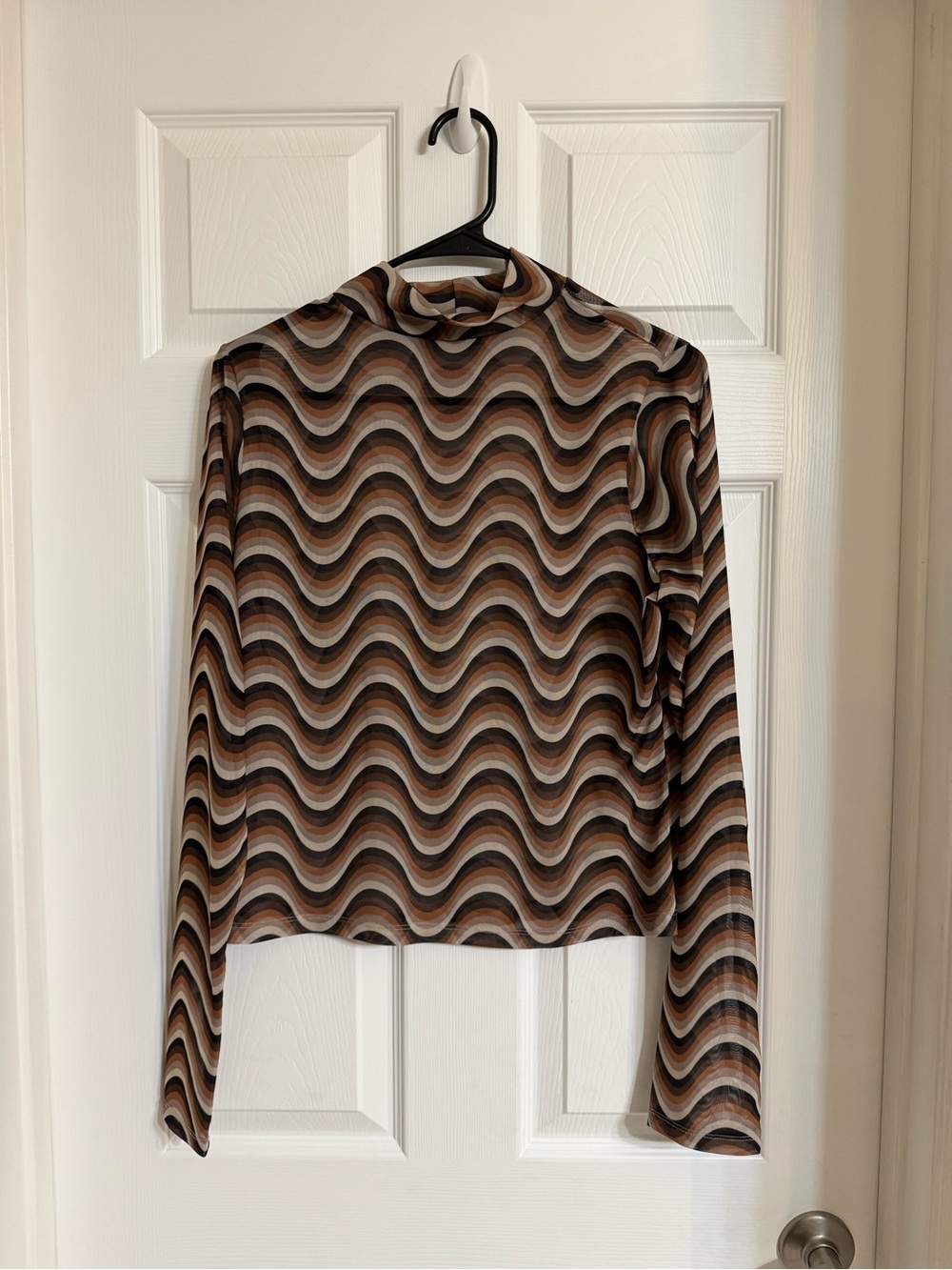 YesStyle Brown Wave-Print Long Sleeve Top